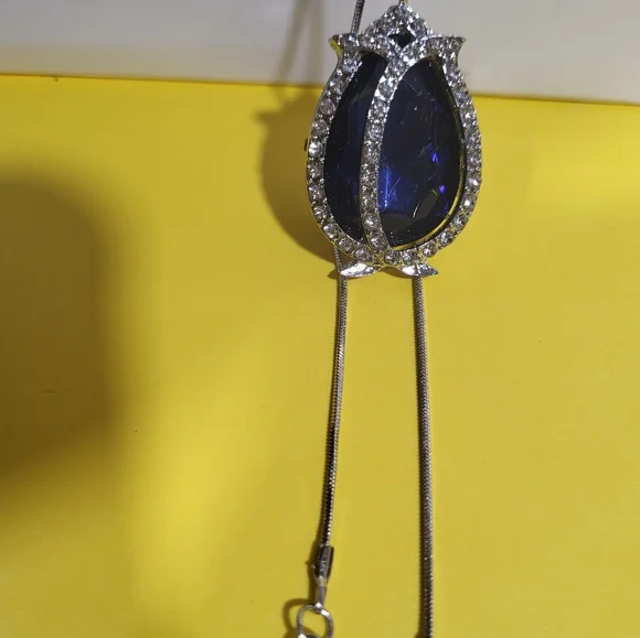 Elegant Silver Necklace with Blue Gemstone - Picture 4 of 4